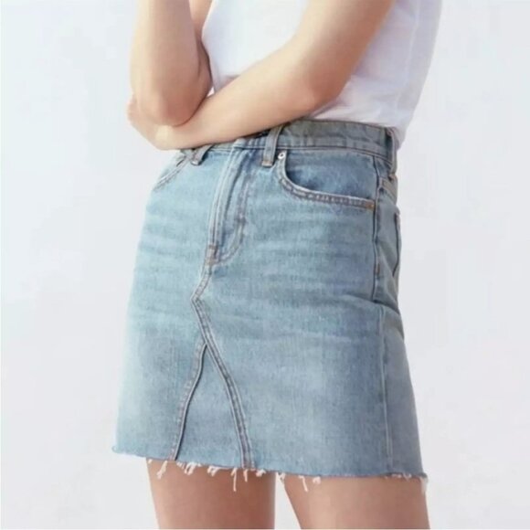 Everlane | The Reconstructed Denim Skirt in Vintage Light Blue Raw Hem 27 - Picture 1 of 6